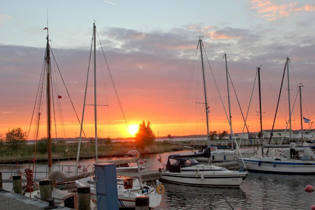 Strandnah Mit Balkon, Gratis Nutzung Vom Ahoi Erlebnisbad Und Sauna In Sellin - Strandhaus Moenchgut Fewo21 لوبه المظهر الخارجي الصورة